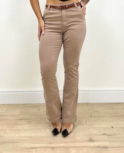 Calça Boot Cut Color Bolso Faca Com Cinto