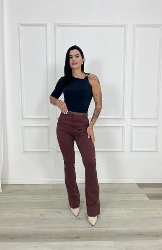 Calça Boot Cut Jeans Color Bolso Faca Com Cinto 