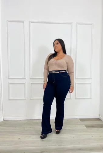 Calça Boot Cut  Jeans Com Cinto  Plus  