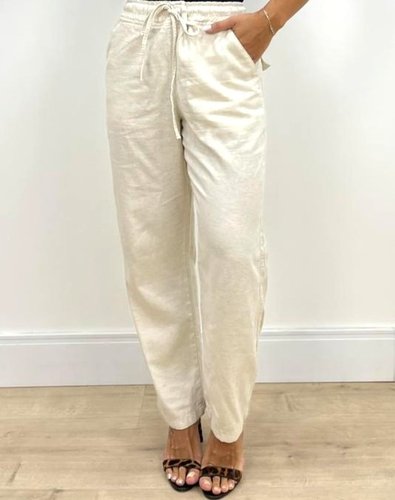 Calça Mom De Linho Com Cordao Na Cintura E Bolsos 