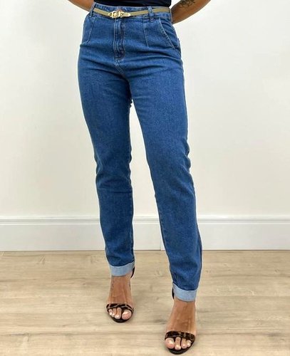 Calça Mom Jeans Com Penses A Frete E Cinto 