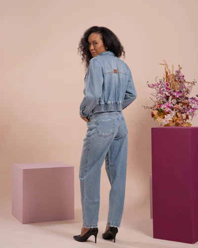 Calça Mom Jeans Destroyd Com Cinto  