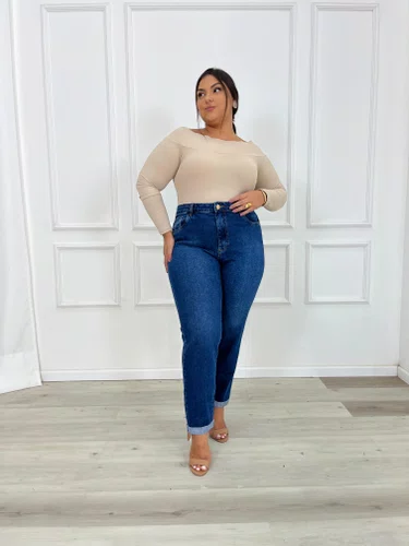 Calça Mom Jeans Plus Com Barra Dobrada 