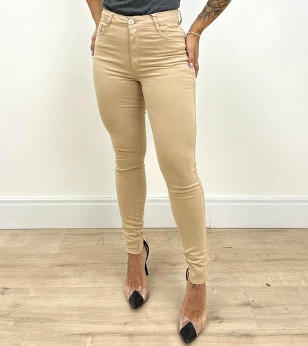 Calça Skinny Color Bege Com Botao Forrado 