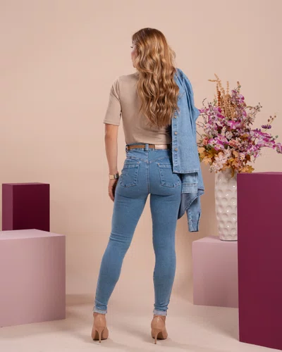 Calça Skinny Jeans Barra Dobreda Com Cinto  