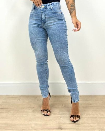 Calça  Skinny Jeans Com Elastano Barra Tradicional