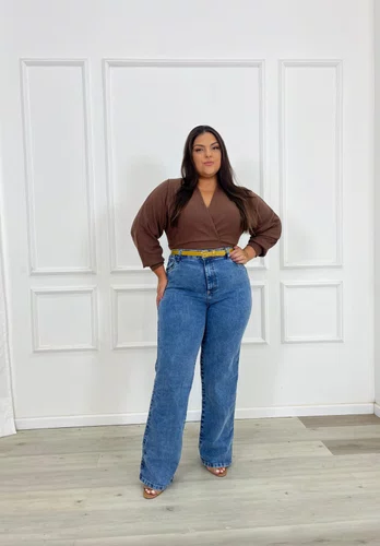 Calça Wide Leg Com Cinto Plus Barra Tradicional 