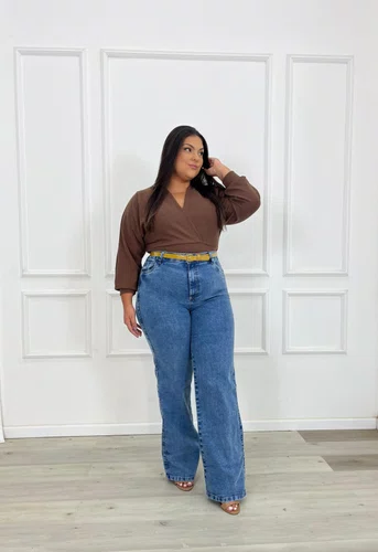 Calça Wide Leg Com Cinto Plus Barra Tradicional 