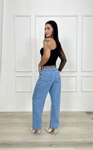 Calça Wide Leg Jeans Barra Tradicional Com Cinto 