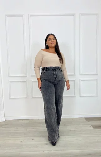 Calça Wide Leg Jeans Preto Estonado Com Cinto  Plus 