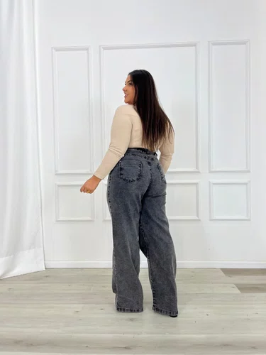 Calça Wide Leg Jeans Preto Estonado Com Cinto  Plus 