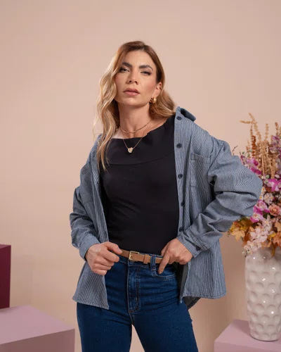 Camisa Jeans Over Listrada Com Bolso Frontal 