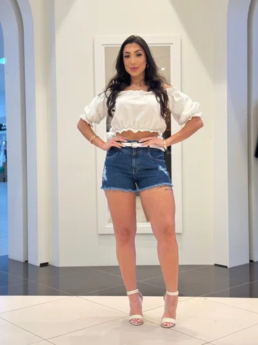 Shorts Jeans Barra Desfiada E lixaçoes Laterais