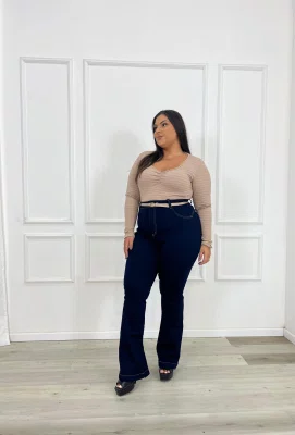 Calça Boot Cut  Jeans Com Cinto  Plus  