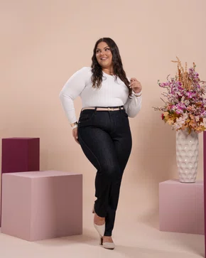 Calça Mom Jeans Plus Com Cinto