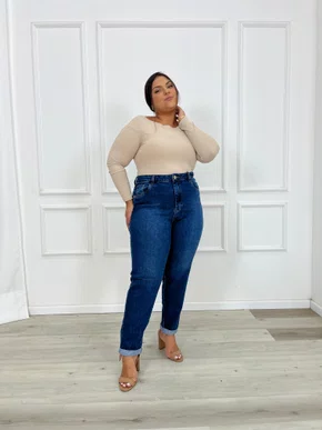 Calça Mom Jeans Plus Com Barra Dobrada 
