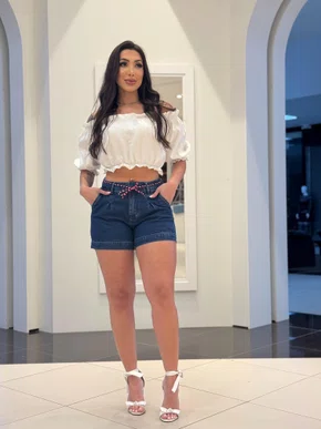 Shorts Jeans Bolso Faca Com Cordao E Penses