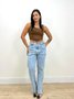 Calça Jeans Reta Com Detalhe De Fenda Na Barra 