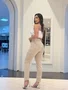 Calça Mom Jeans Color Bege Bolso Cargo Com Botoes Forrados 
