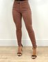 Calça Skinny Jeans Color Marrom Com Cinto E Barra
